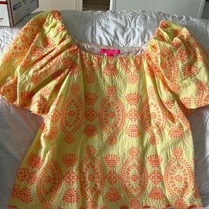 Beautiful yellow and orange Lily top xl,worn off shoulder shorts  in closet